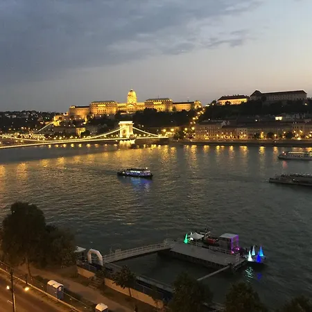 Castle And Danube Panorama Apartment *