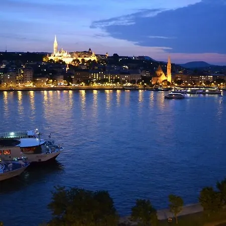 Castle And Danube Panorama Apartment Budapest